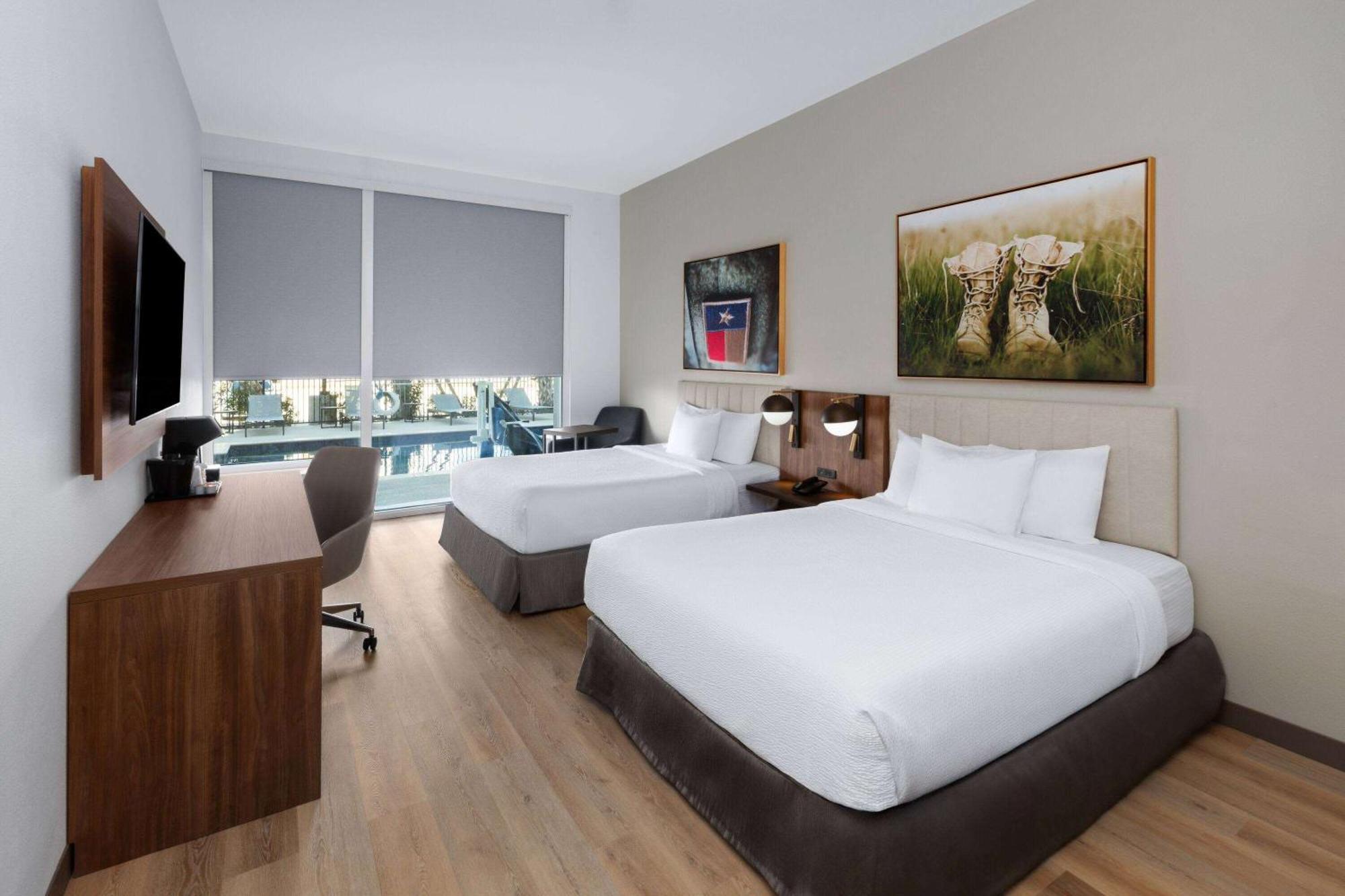 La Quinta Inn & Suites By Wyndham San Antonio At The Rim Екстер'єр фото
