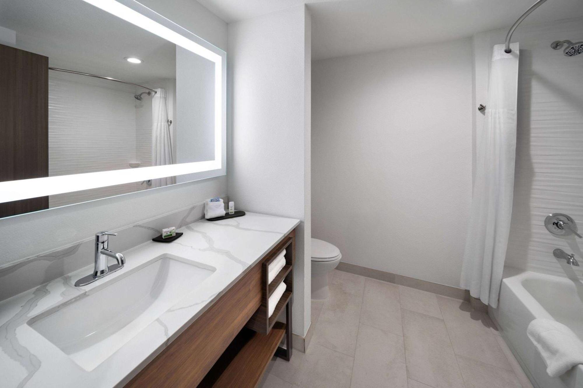 La Quinta Inn & Suites By Wyndham San Antonio At The Rim Екстер'єр фото