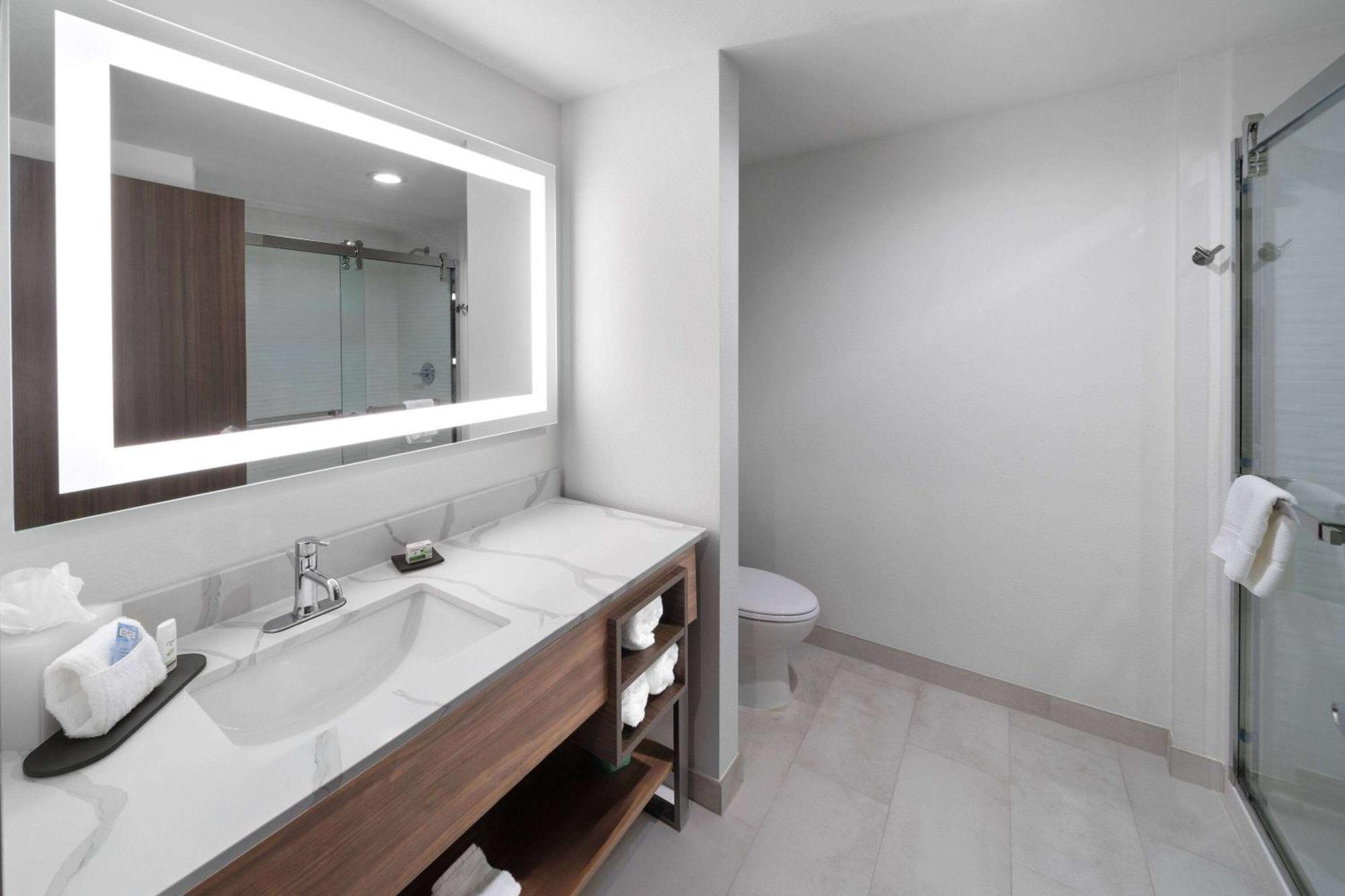 La Quinta Inn & Suites By Wyndham San Antonio At The Rim Екстер'єр фото