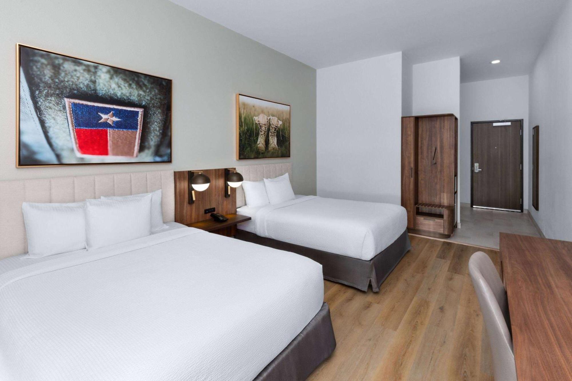 La Quinta Inn & Suites By Wyndham San Antonio At The Rim Екстер'єр фото
