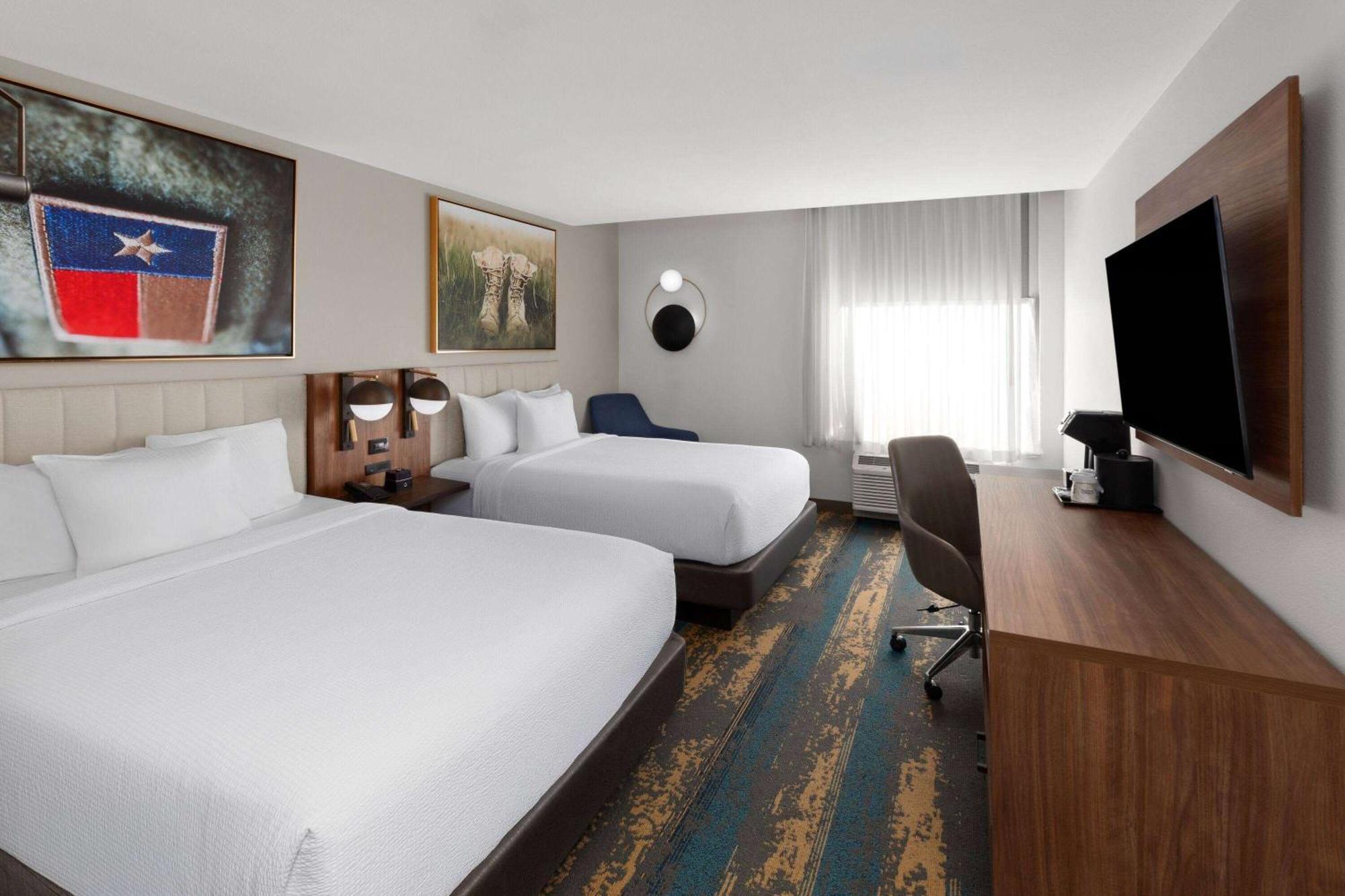 La Quinta Inn & Suites By Wyndham San Antonio At The Rim Екстер'єр фото