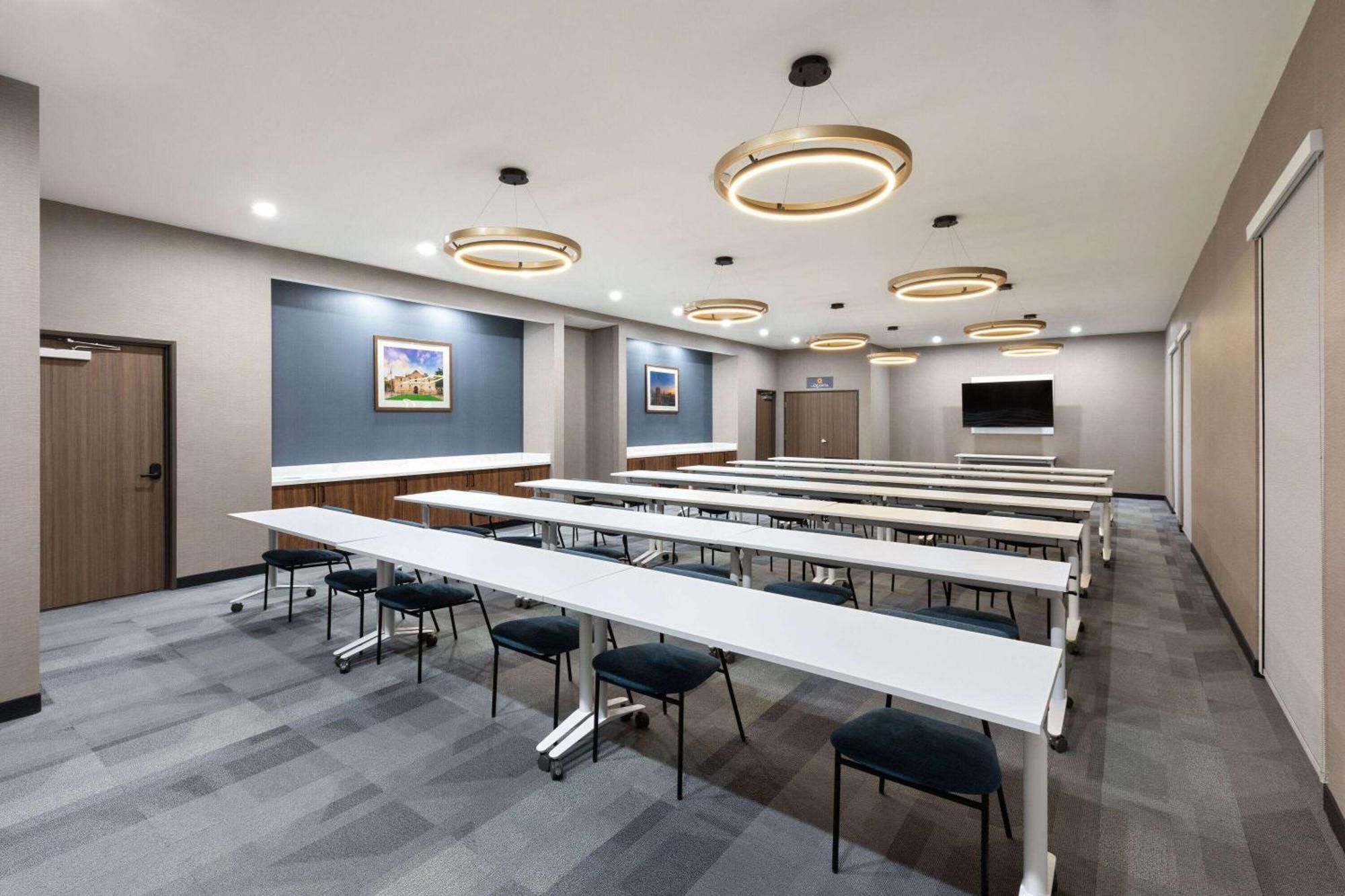La Quinta Inn & Suites By Wyndham San Antonio At The Rim Екстер'єр фото