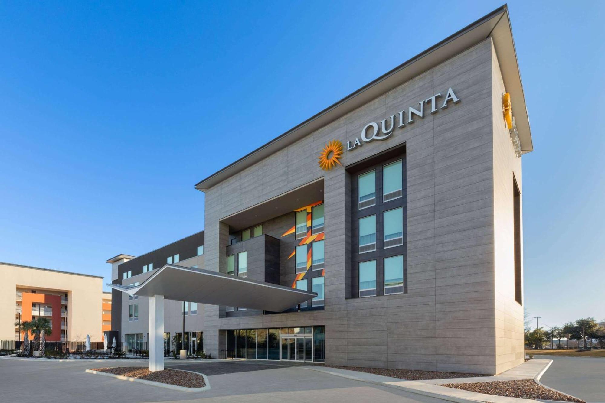 La Quinta Inn & Suites By Wyndham San Antonio At The Rim Екстер'єр фото