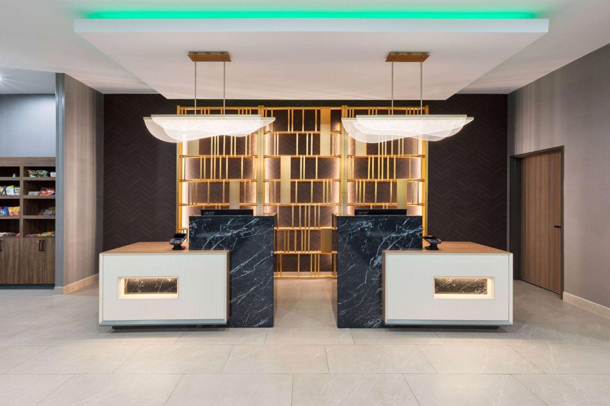 La Quinta Inn & Suites By Wyndham San Antonio At The Rim Екстер'єр фото