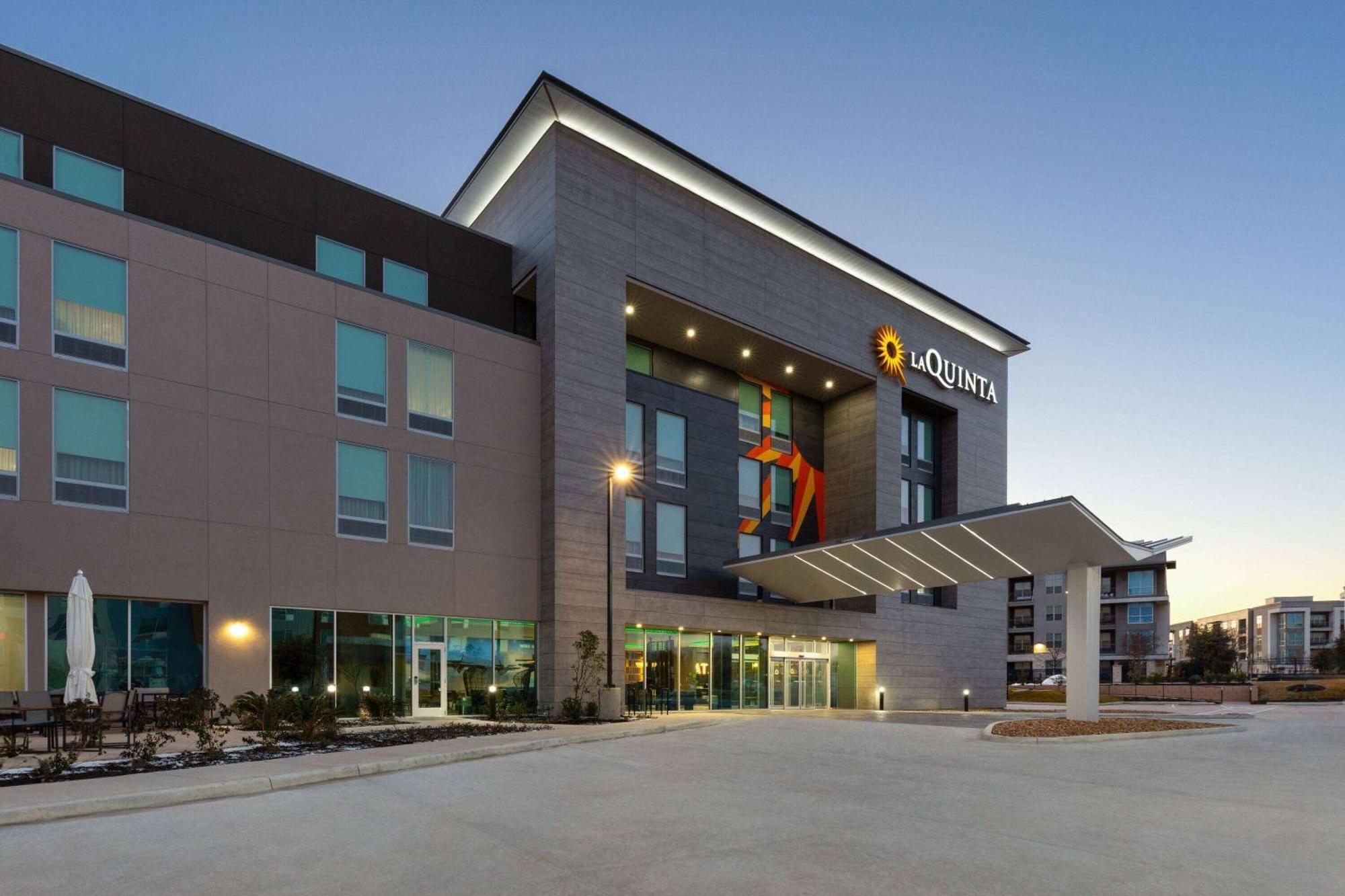 La Quinta Inn & Suites By Wyndham San Antonio At The Rim Екстер'єр фото
