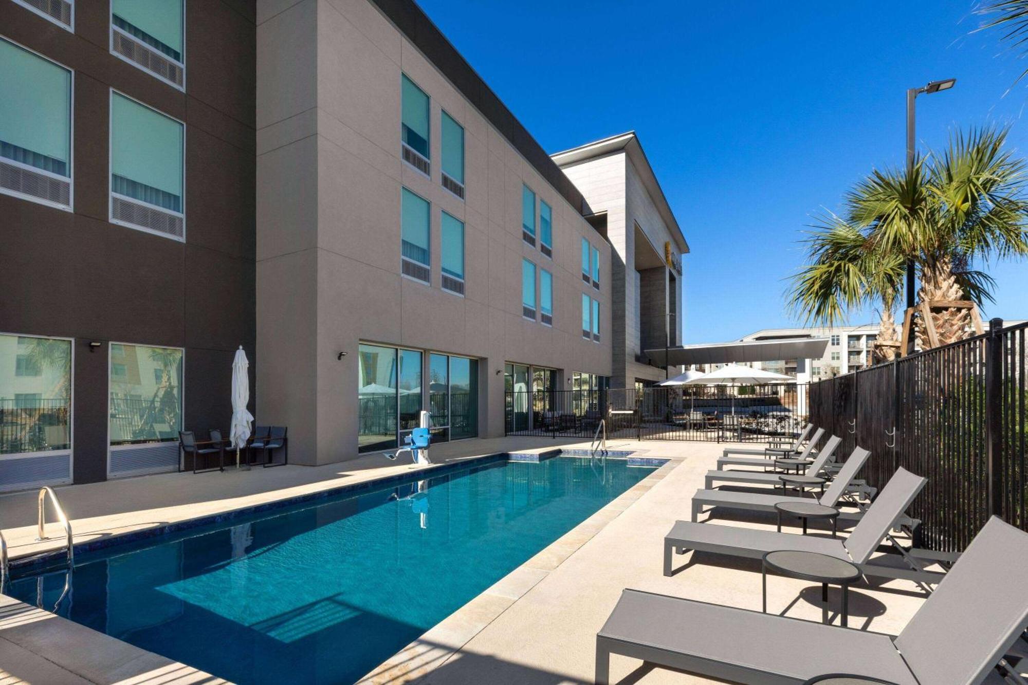 La Quinta Inn & Suites By Wyndham San Antonio At The Rim Екстер'єр фото